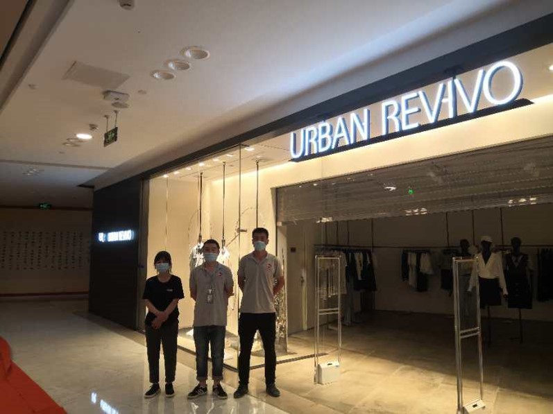 品牌店铺更换镜子